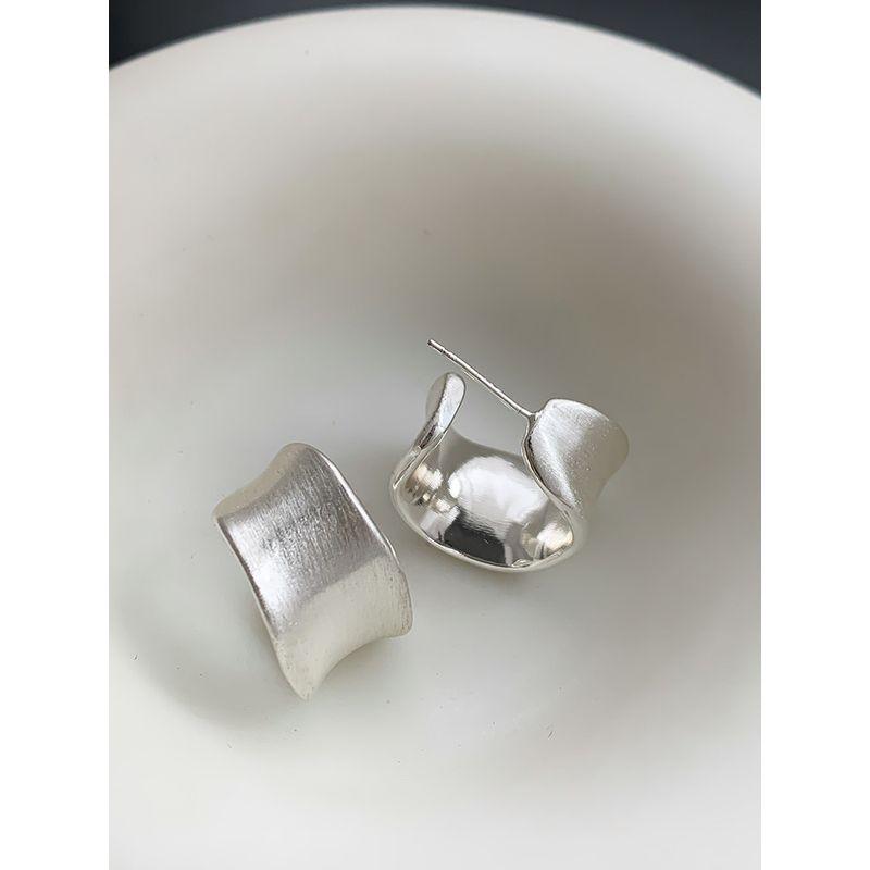 Fashion Niche Design Twisted C Font Irregular Earrings Metal Brushed Fancy Frosty Style Stud Earrings Women