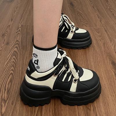 Черные женские туфли новая весна небольшое увеличение высоты универсальные кроссовки на платформе
