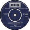 7inch Record MEN - She Works In A Woman's Way  F13083 Decca 1970 UK Rock Used
