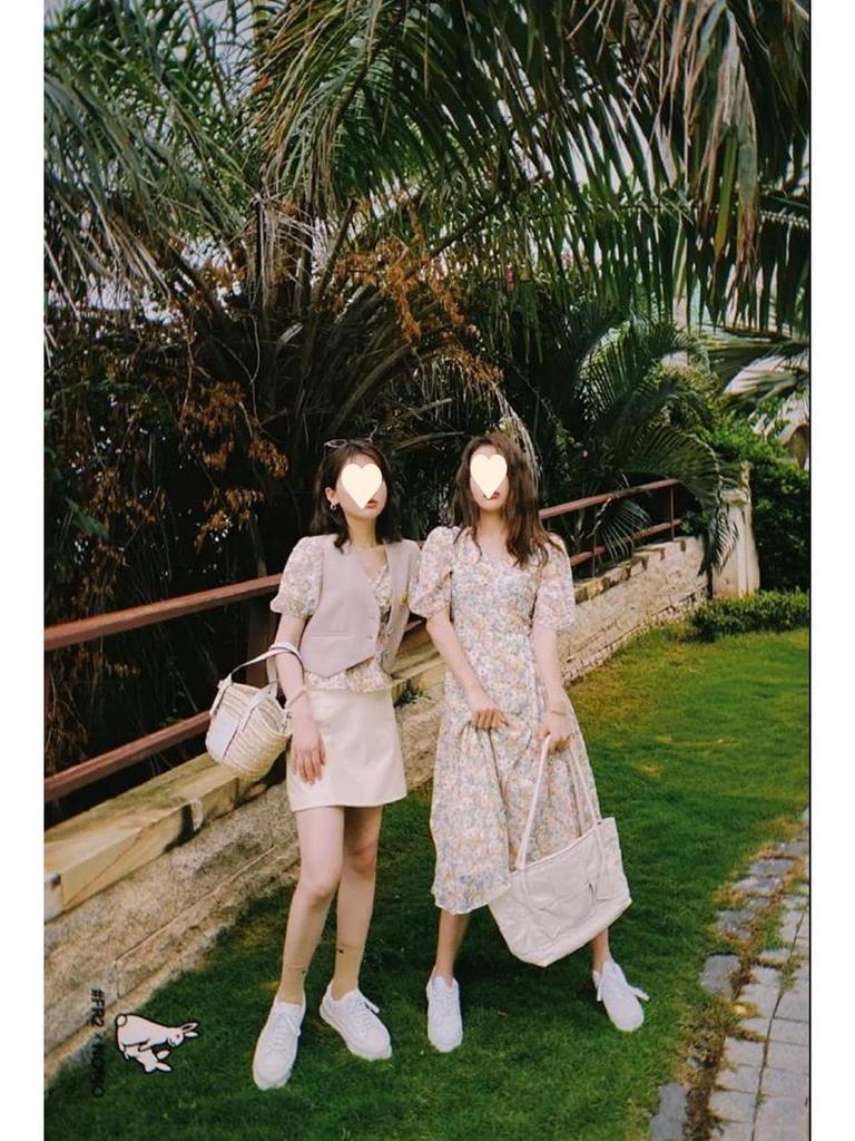 Летнее корейское платье средней длины из шифона с V-образным вырезом и цветочным принтом 2025 года для студенток