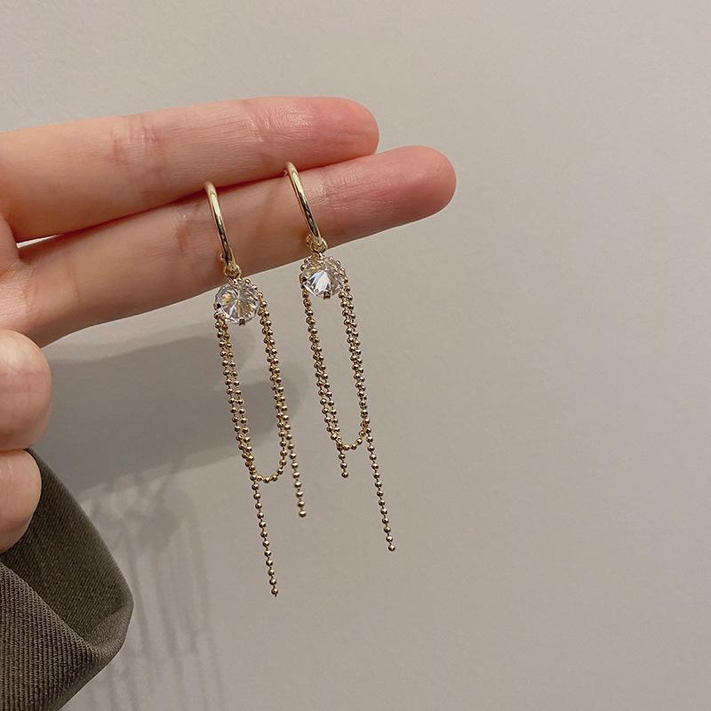 Увеличенные круглые серьги: Уникальный европейский и американский металл, блестящая мода высокого класса для женщин.