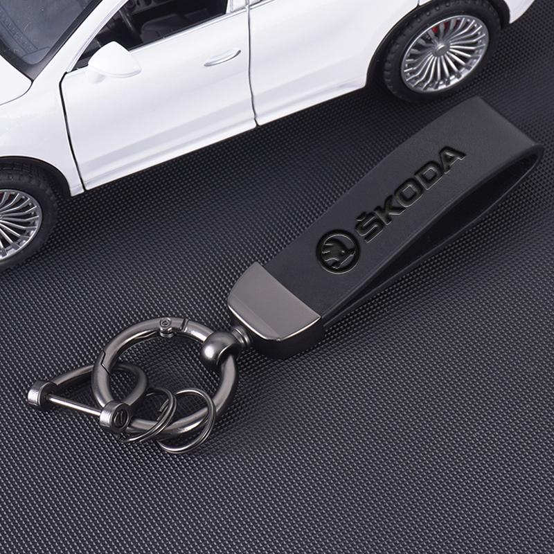 Vintage Leather Car KeyChain 360 Degree Rotating Key Ring For Skoda Octavia Rapid Scala Karoq Kamiq Fabia Superb Kodiaq fsvr64