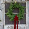 Рождественский искусственный венок из сосны, зеленый искусственный венок из сосны с колокольчиком и бантом для праздничного декора входной двери, стены, окна, каминной доски