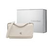 Calvin Klein Элегантная женская сумка через плечо с клапаном и цепочкой, маленькая квадратная, для commuters, молочно-белая 4K3085G-67U