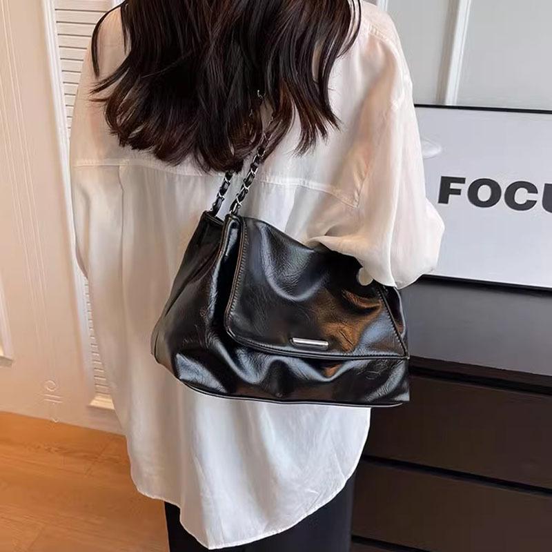 Silver oil wax soft leather bag women's 2026 new plaid shoulder bag large capacity commuter chain messenger tote bag