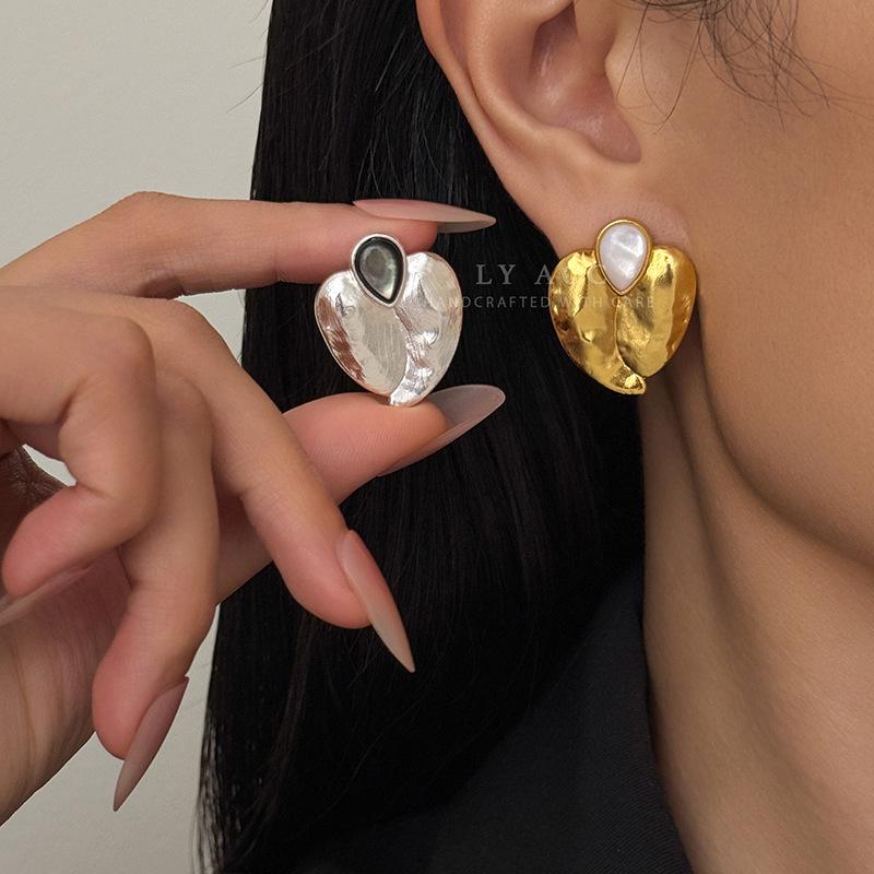 Light luxury handmade hammer pattern flower bud water drop beishi earrings three-dimensional texture niche art commuting French temperament earrings