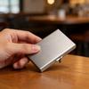 Металлический держатель для карт RFID для мужчин и женщин с защитой от кражи и магнитным блокиратором для повседневного использования