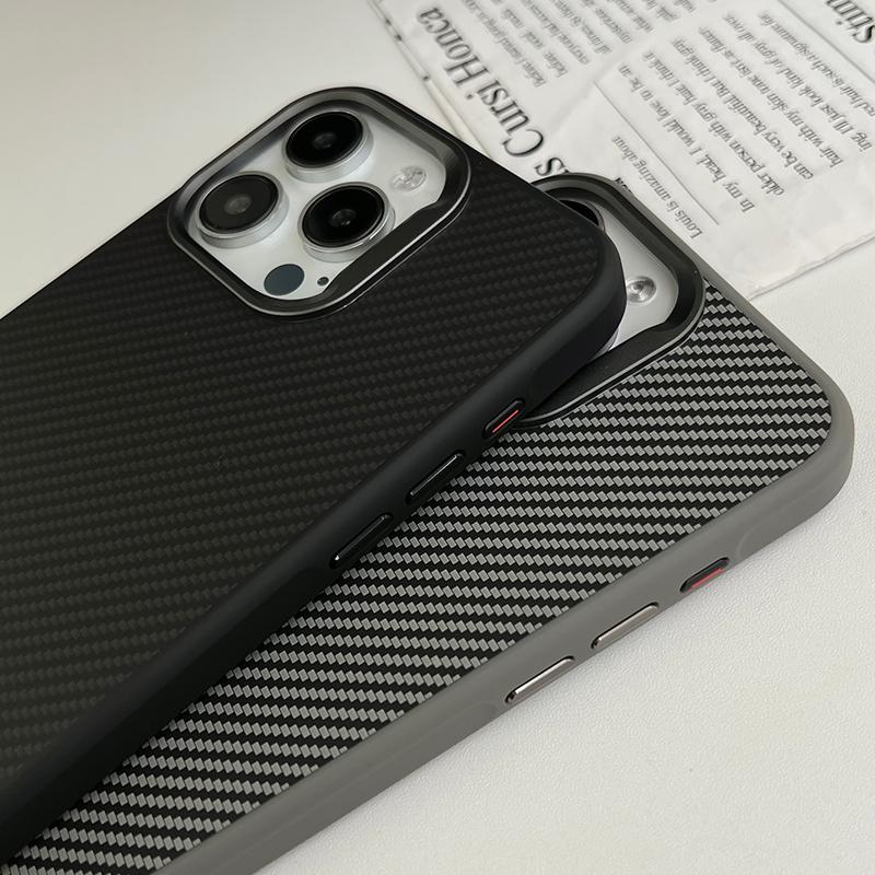 Роскошный матовый чехол для телефона с рисунком из углеродного волокна для iPhone 14, 12, 13, 15, Pro Max, чехлы с кевларовой текстурой, металлическая защита линз, мягкий чехол