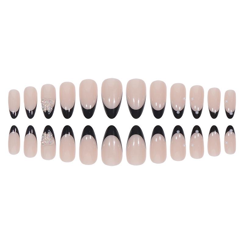 Съемные черные французские миндалевидные типсы с бабочками из страз и акцентами из дробленого бриллианта.