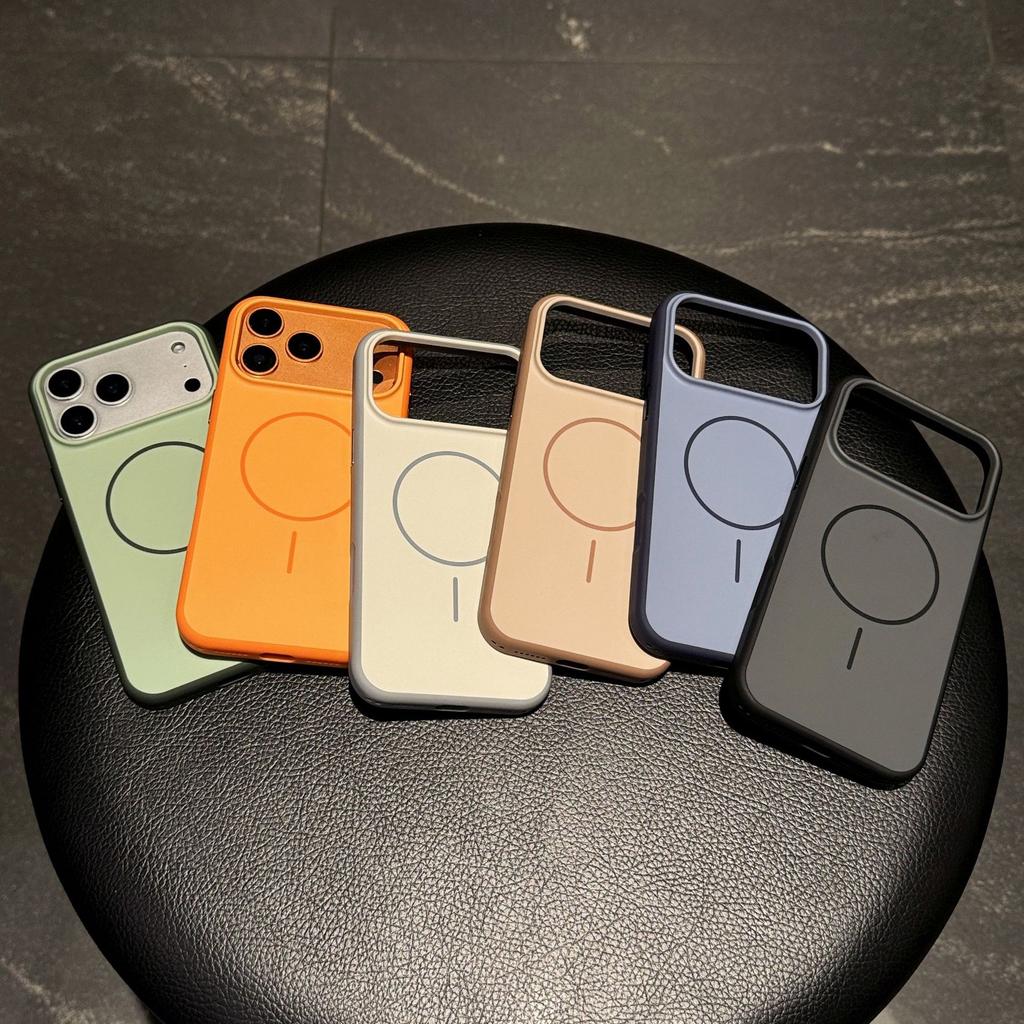The integrated button contrasts the skin feel, suitable for iPhone17promax mobile phone case, magnetic suction Apple 16 anti-drop protective case