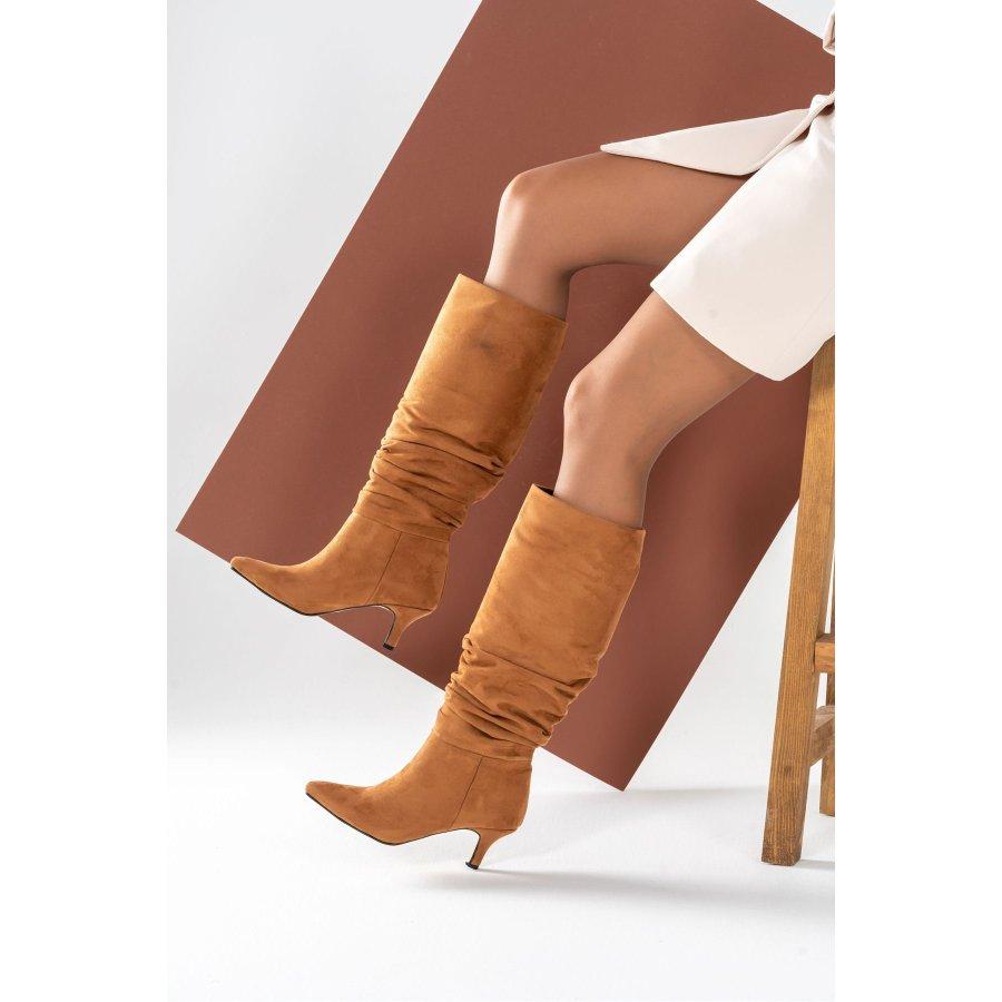 Женские замшевые высокие сапоги на среднем каблуке