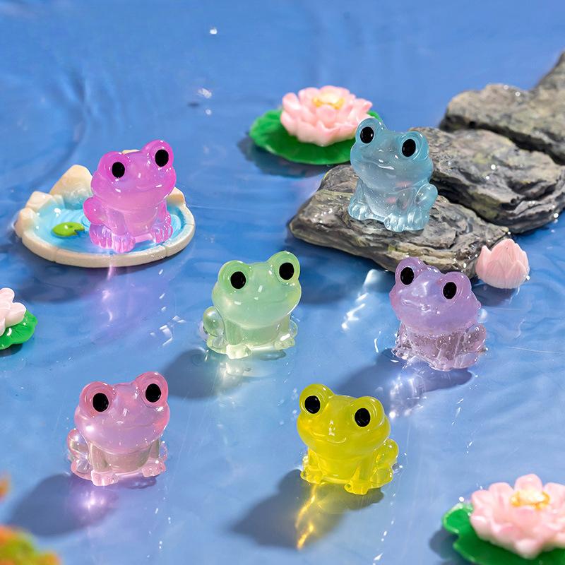 Micro Landscape Cute Glow-in-the-dark Frog Doll Decoration Accessories Resin Crafts Car Desktop Decoration