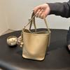 Retro Bucket Bag for Women New Trendy and Fashionable Niche Underarm Bag Commuter Crossbody Bag Fashionable Handbag