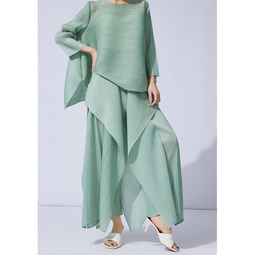 Miyake Pleats 2025 Высококачественный асимметричный плиссированный топ и брюки-клеш - Художественный стройнящий дизайн