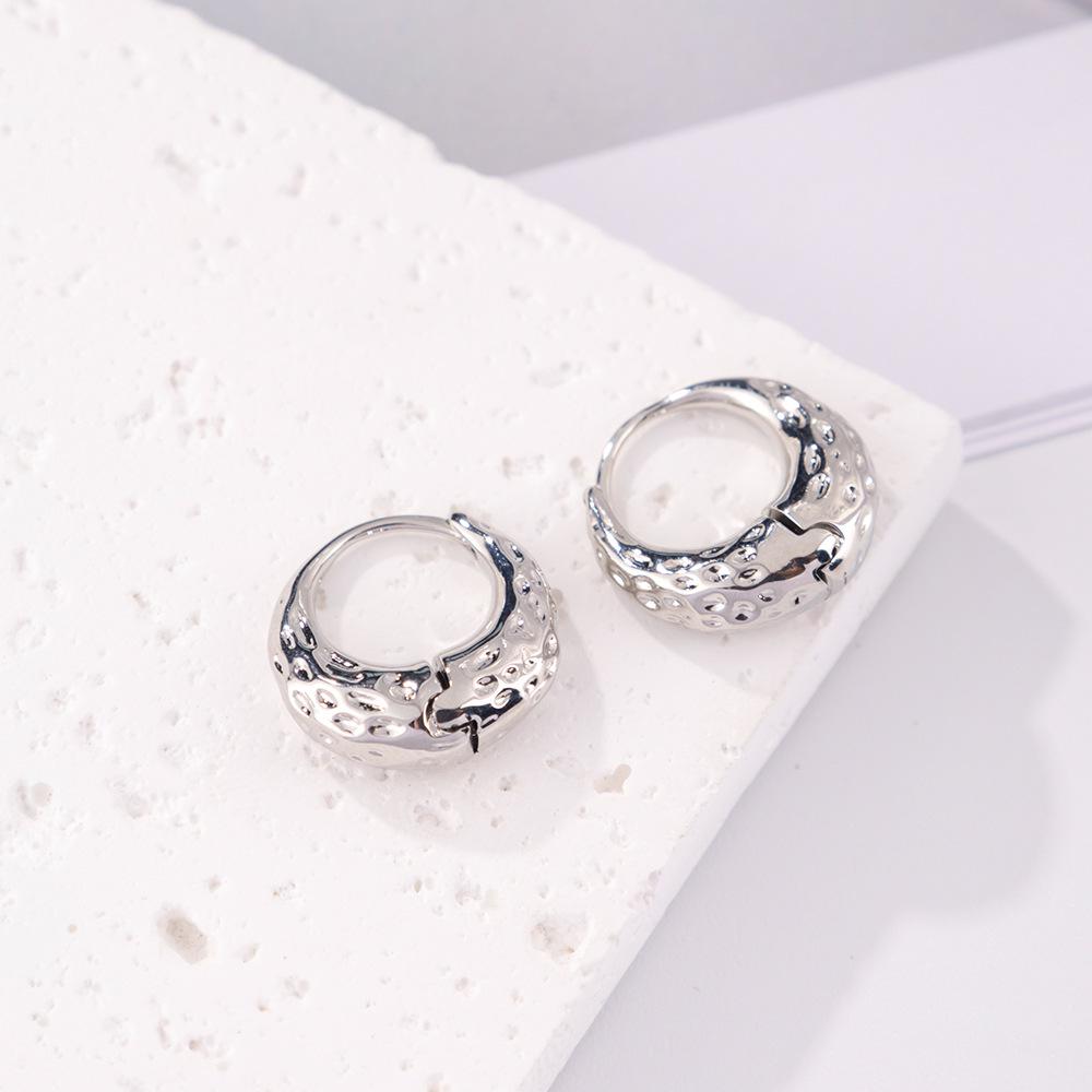 Серьги-иглы из серебра 925 пробы: Легкая роскошь, высококлассные пусеты и универсальный нишевый дизайн в виде колец для работы и стиля