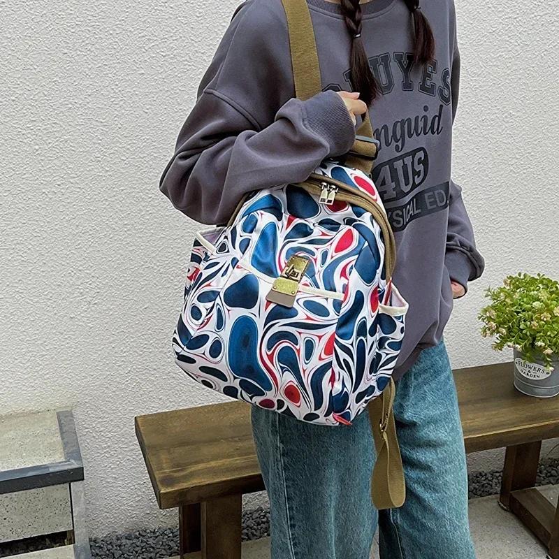 Fashion Women's Backpack In Fashion Print Large Capacity Casual Women's Backpack Oxford Fabric Versatile Travel Backpack
