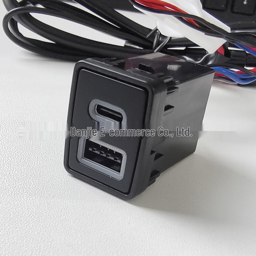 Nissan Sylphy Qashqai QC3.0 Type-C PD Dual Car Charger with Fuse Box
