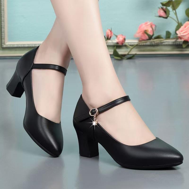 Soft Leather Mid-Heel Non-Slip Women's Shoes for Work or Dancing with Cheongsam; One-Buckle Style for Middle-Aged Women