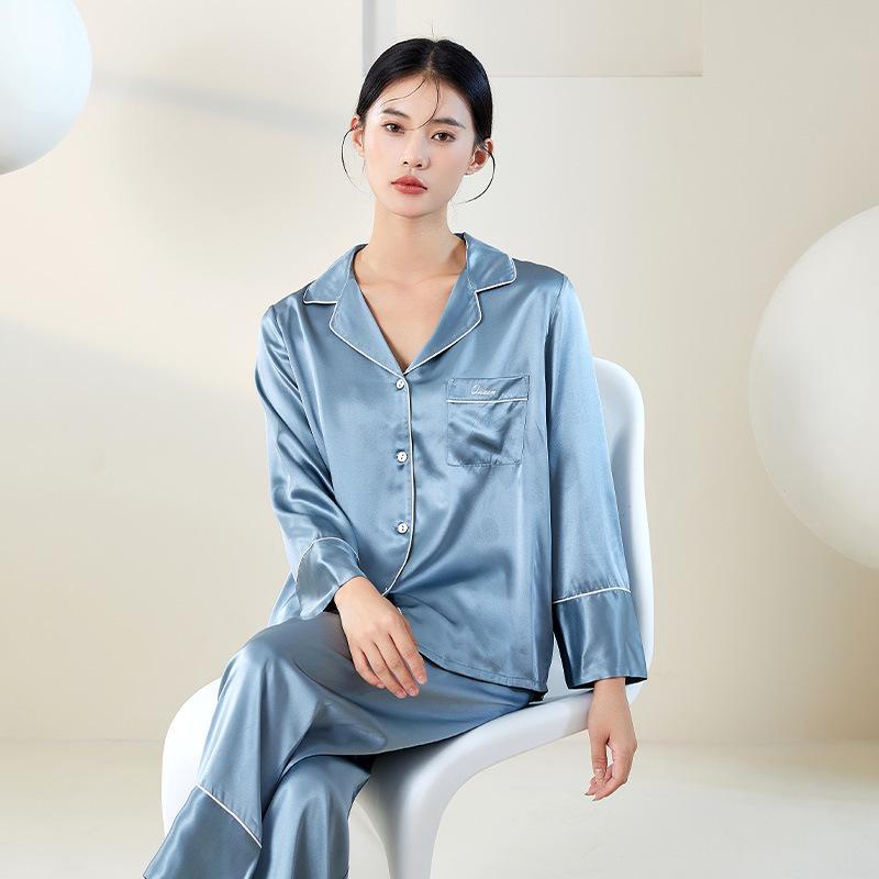 Yuyue Women's Long-Sleeved Mulberry Silk Pajamas: Breathable and Loose-Fitting Sleepwear for Spring and Summer.