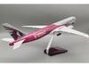 Модель самолета B777 Катара к Чемпионату мира со светом и колесами - Реалистичный статический декоративный элемент