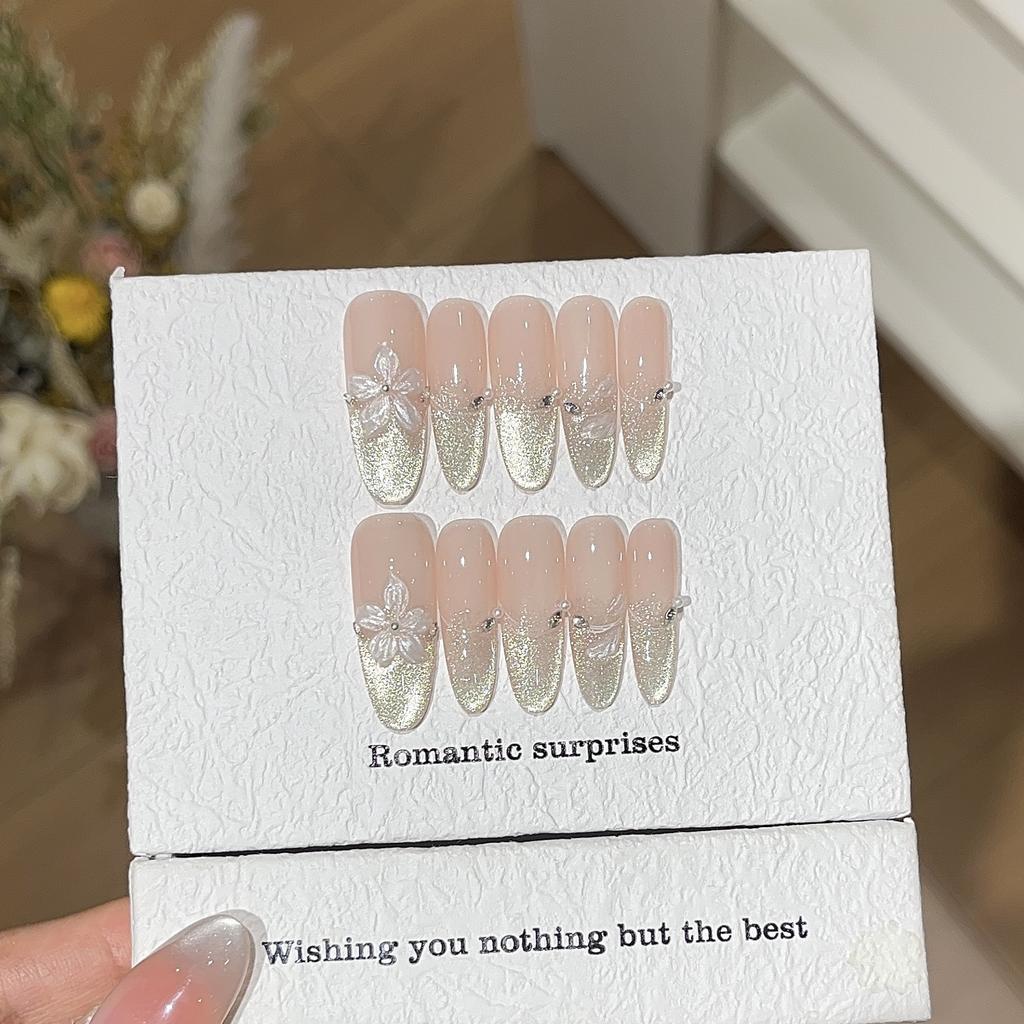 Жасминовый белый Нежное и чистое желание сверкает кошачьими глазами с трехмерными ледяными лепестками в доспехах