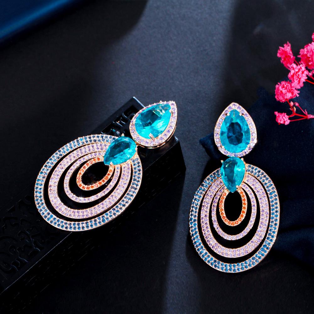 Роскошные серьги-капли CMM с несколькими круглыми цветными циркониями и большими каплями