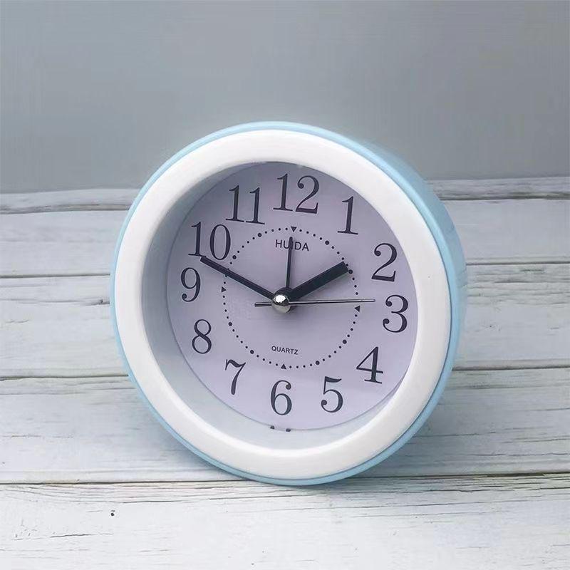 Бесшумный будильник с крупными символами для студентов, дома или спальни.