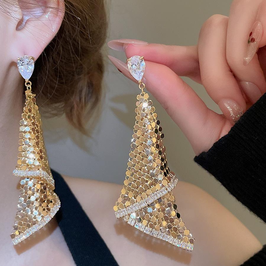 Серьги-подвески с геометрическим ажурным круглым кулоном 'Серебряная игла' в европейском и американском преувеличенном стиле для женщин.