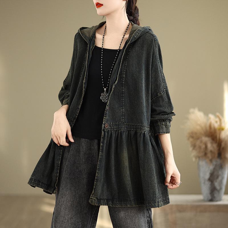 В Европе и США осенью 2024 года появится новая джинсовая куртка в стиле ретро с капюшоном и рукавами «летучая мышь», короткая джинсовая куртка-кардиган для женщин.