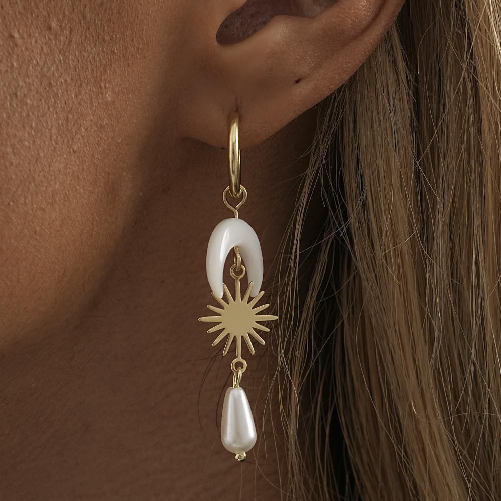 Fashionable Moon Teardrop Pendant Earrings With Elegant Natural Shell Design
