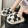 2024 Новые зимние хлопковые тапочки с толстой подошвой, модные домашние тапочки в шахматную клетку для мужчин и женщин, бархатные теплые хлопковые тапочки для пар