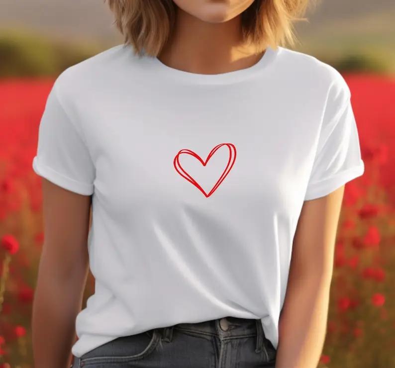Womens Tshirt with casual simple and fashionable heart pattern printed round neck short sleeved shirt suitable for daily use