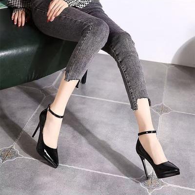 Лето 2025 новый каблук с пряжкой из одного слова женские туфли большого размера женские европейские и американские сандалии модный европейский и американский стилет