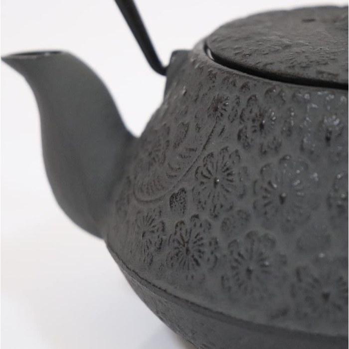 [Nambu Tekki] Iron Kettle Waist Shape Sakura 0.5L Gold Stopper Direct Flame Japanese-Made
