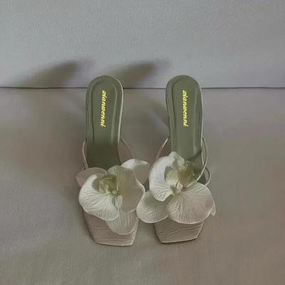 Брендовая обувь женская 2025 лето новая элегантный дизайн с цветами женские тапочки повседневные модные уличные шлепанцы на высоком каблуке женские