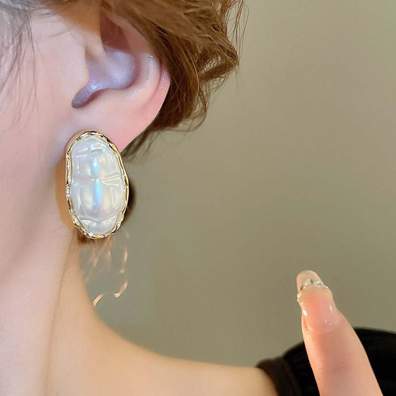Korean White Imitation Pearl Flower Stud Earrings for Women Elegant Sweet Floral Temperament Earrings Wedding Jewelry Gift