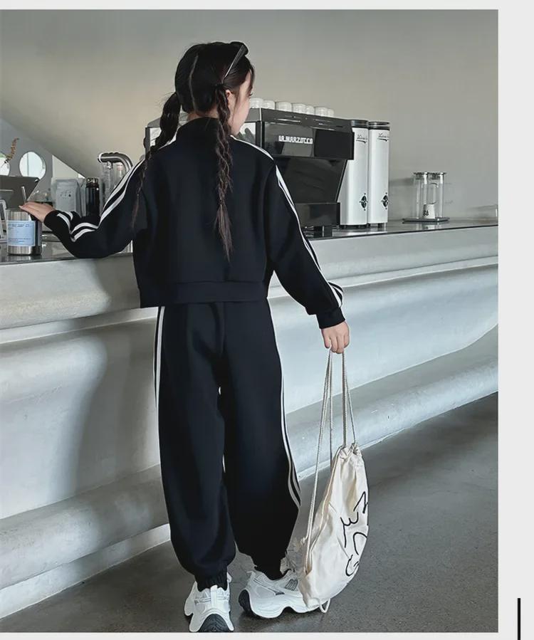 Модный комплект из двух частей: кардиган и джоггеры для девочек на весну и осень