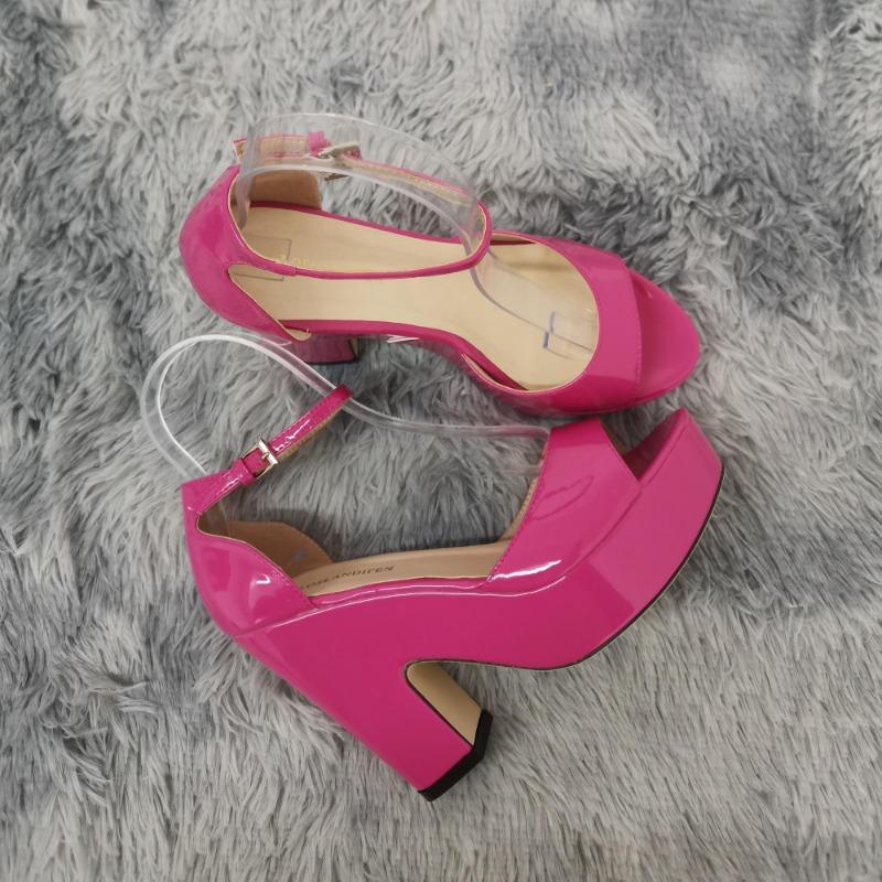 Женские сандалии, летние пикантные сандалии из флока на платформе с открытым носком и пряжкой на ремешке, черные вечерние красные свадебные туфли на высоком каблуке