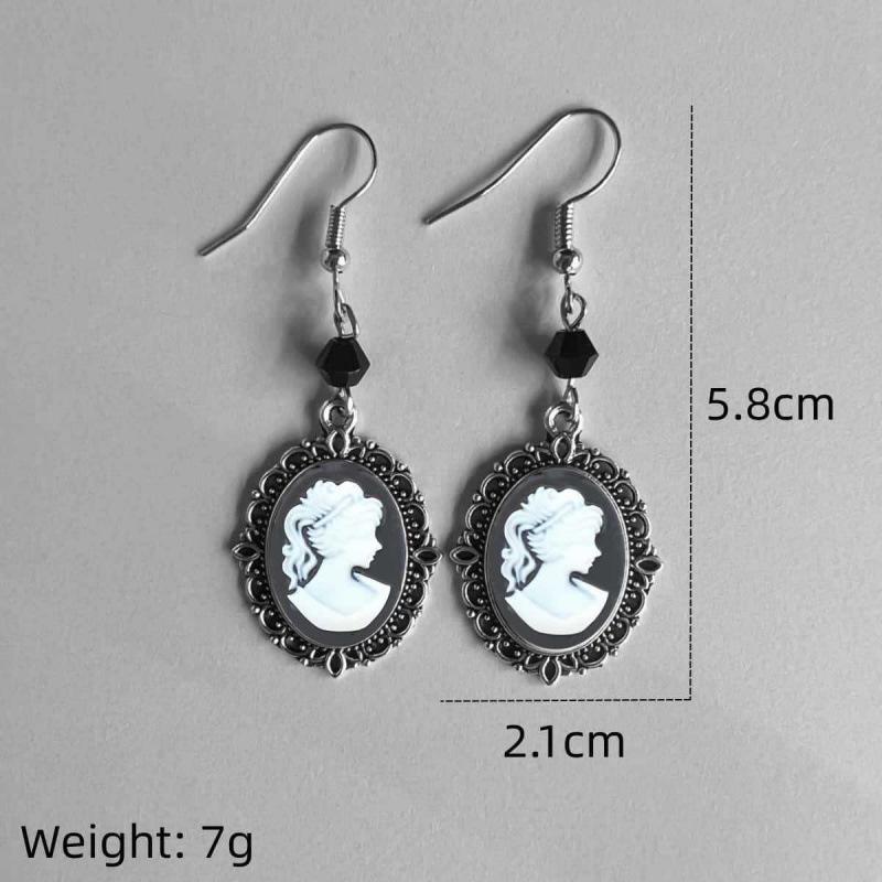 Gothic Renaissance Cameo Pendant & Black Bead Silver Earrings - Antique Silver Beauty Head Design