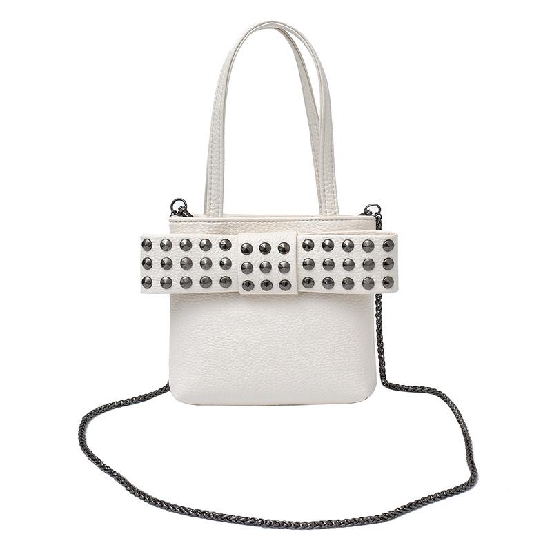 Сумки персонализированная заклепка маленькая сумка 2025 новая европейская и американская панк-стиль женская сумка-мессенджер на цепочке маленькая квадратная сумка