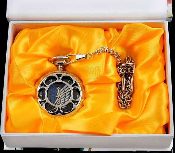 Карманные часы, аниме Атака титанов