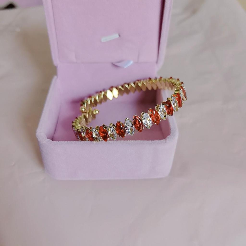 Элегантный цирконовый браслет для женщин - Роскошный, изысканный, кристальный дизайн, браслет с изысканным штрихом.