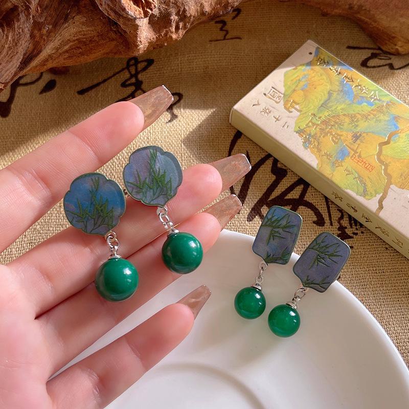 Геометрические серьги в современном китайском стиле с имитацией зеленого агата – национальный тренд, универсальный дизайн