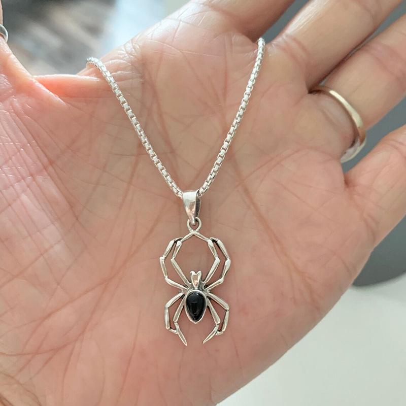 1Pc Silver‑Tone Spider Pendant Necklace Black Inset Hollow Spider Charm Gothic Halloween Punk Style Necklace Jewelry