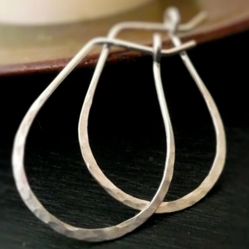 Кованые серьги-кольца в виде подковы. Серьги ручной работы