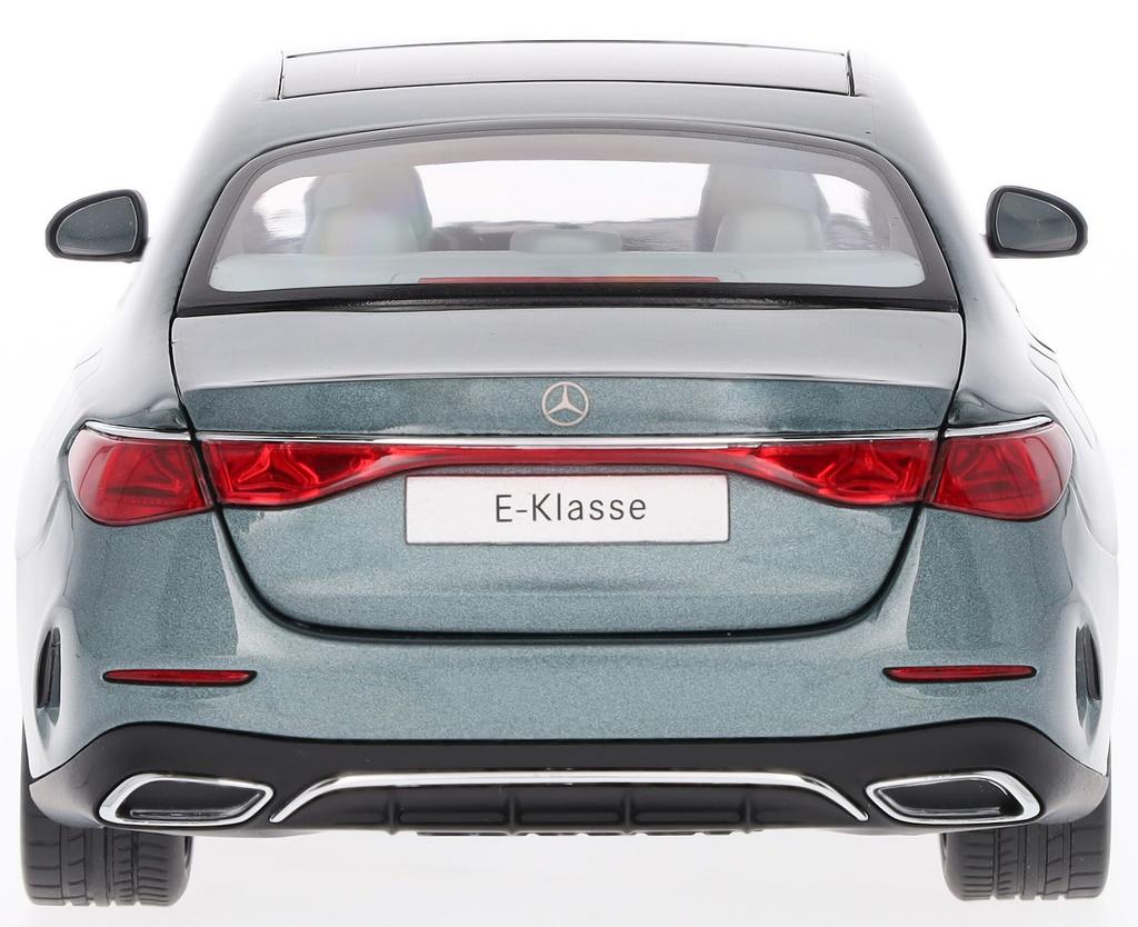 [Mercedes-Benz Collection] Genuine E-Class Sedan AMG Line (W214) Verde Silver 1/18 Scale Model