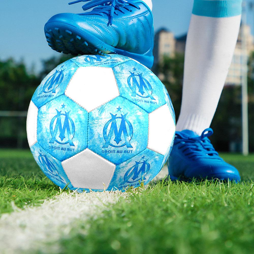 Футбольный мяч Olympique de Marseille, размер 5, машинная сшивка, ПВХ, прочный и с высоким отскоком, подходит для всех возрастов, фанатская атрибутика, для матчей и игр на открытом воздухе.