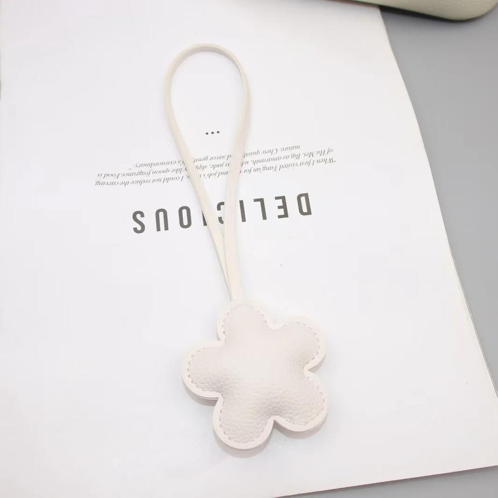 Новая кожаная модная цветочная сумка изысканный кулон простой цветок ручная веревка автомобильный кулон милый брелок для ключей ювелирные изделия оптом