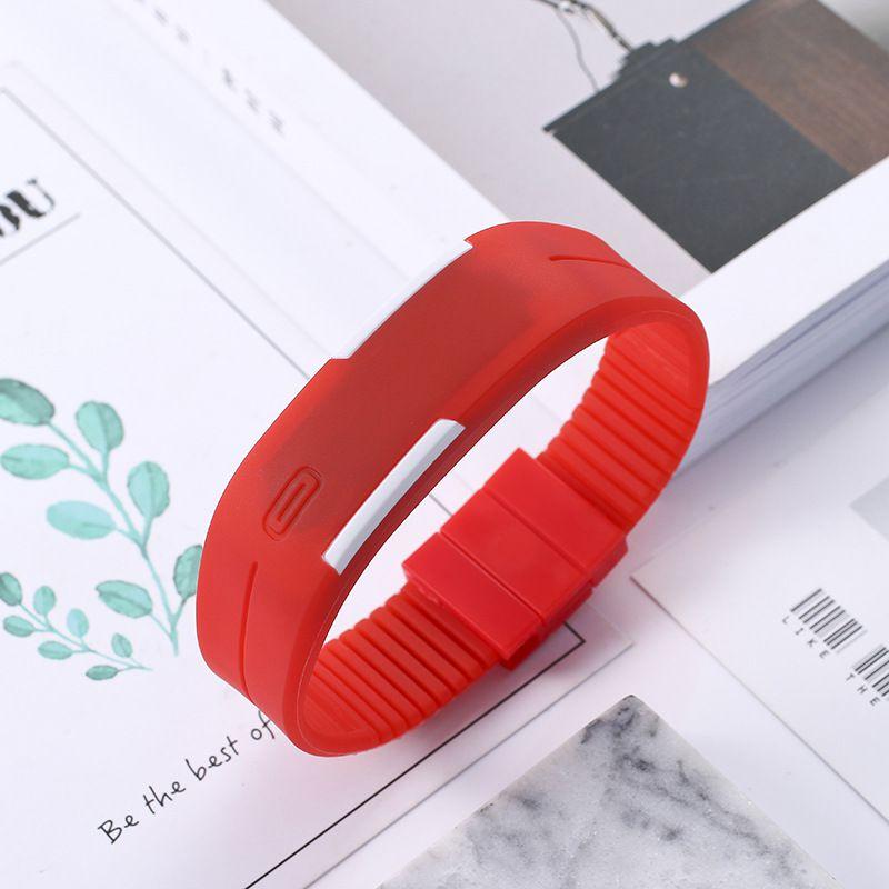 Стильные детские цифровые светодиодные силиконовые часы с регулируемым ремешком и прямоугольным циферблатом