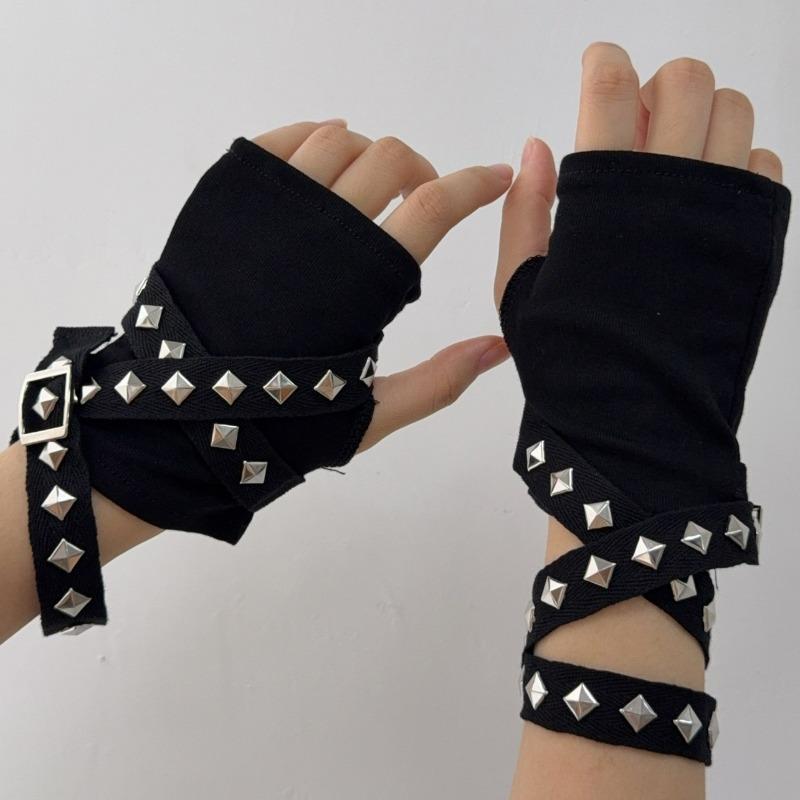 New Punk Mittens with Metal Rivet Streetwear Sleeves Half Finger Sleeve for Cycling Music Festivals Black Gothic Mittens Gloves